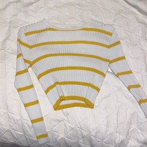 Cropped, long sleeve shirt